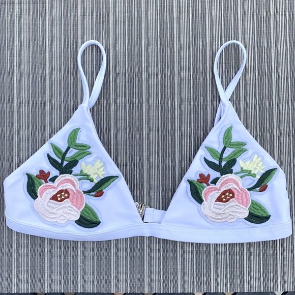 White Bikini Swim Top with a Floral Applique Small Excellent Pre-owned Condition - Picture 1 of 3